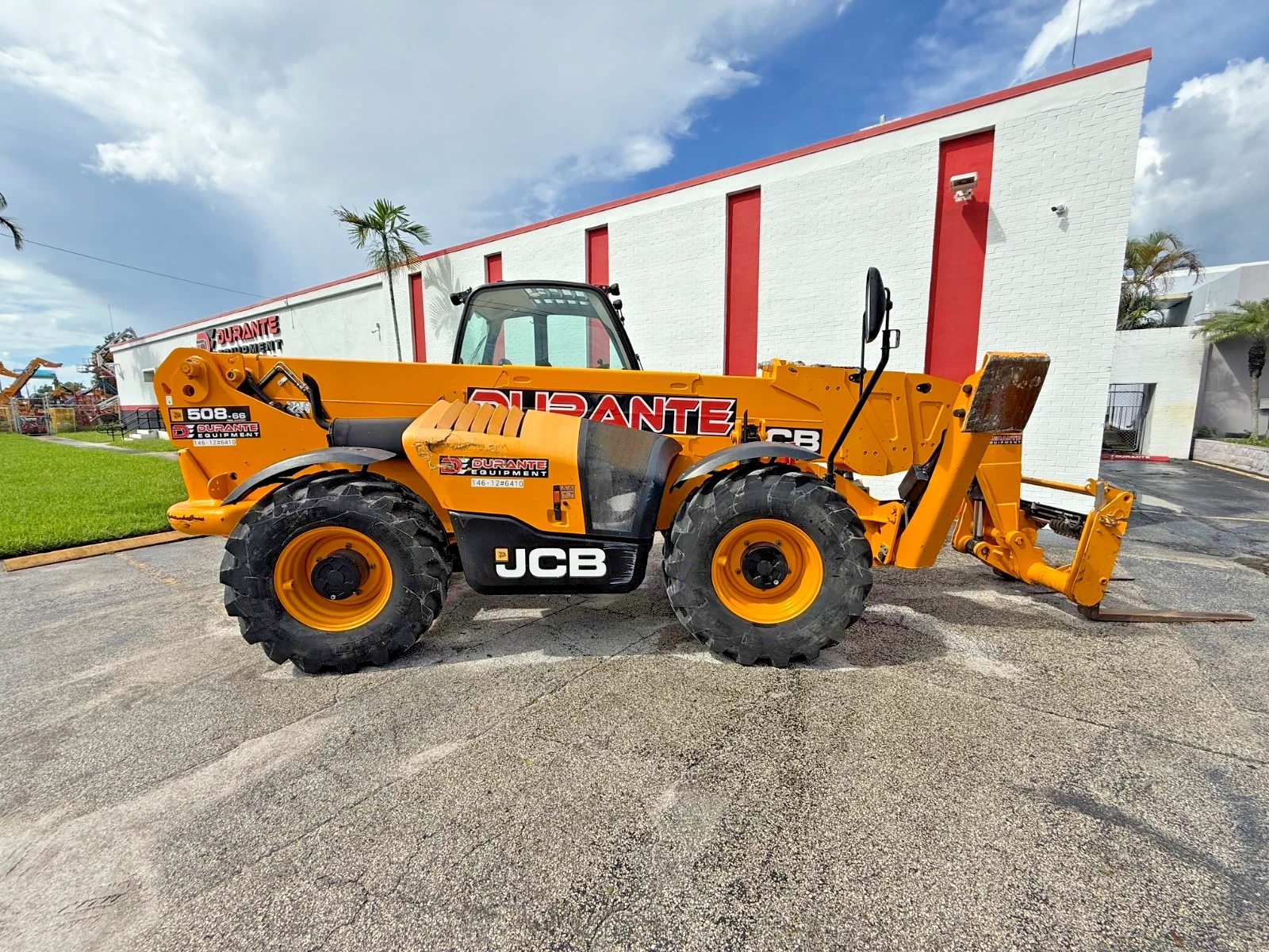 Used Construction Equipment | Low Hour Machines | Durante
